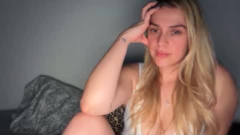 emilelovesyou online show from December 19, 2025, 5:36 am