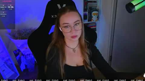 Emili online show from December 4, 2025, 2:26 pm