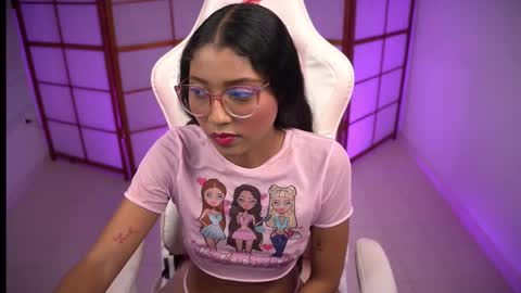 Snapshot of emili_2 chatting on November 18, 2025, 2:21 pm Emili online show from November 18, 2025, 2:21 pm