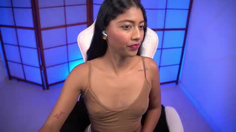 Snapshot of emili_2 chatting on November 22, 2025, 3:55 pm Emili online show from November 22, 2025, 3:55 pm