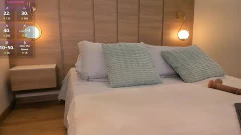 emilia_1040 online show from September 18, 2025, 12:18 pm