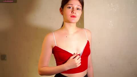 Emilia online show from December 20, 2025, 10:11 am