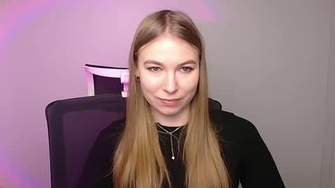 Snapshot of emilia_ilia chatting on February 6, 2025, 9:11 am Emilia online show from February 6, 2025, 9:11 am