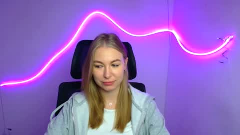 Emilia online show from October 4, 2025, 3:37 am