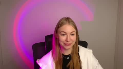 Snapshot of emilia_ilia chatting on October 25, 2025, 5:37 am Emilia online show from October 25, 2025, 5:37 am