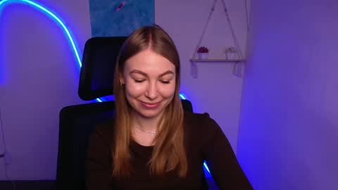 Snapshot of emilia_ilia chatting on November 5, 2025, 6:46 am Emilia online show from November 5, 2025, 6:46 am