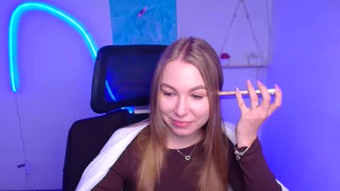 Snapshot of emilia_ilia chatting on November 13, 2025, 6:34 am Emilia online show from November 13, 2025, 6:34 am