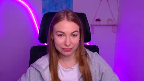 Snapshot of emilia_ilia chatting on November 19, 2025, 6:24 am Emilia online show from November 19, 2025, 6:24 am