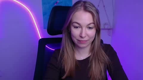 Snapshot of emilia_ilia chatting on November 20, 2025, 12:49 pm Emilia online show from November 20, 2025, 12:49 pm