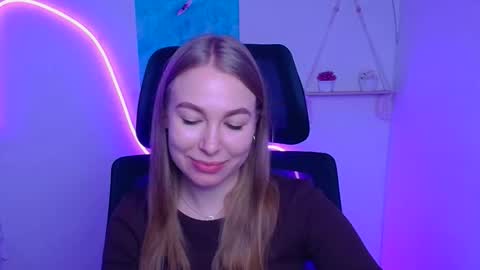 Snapshot of emilia_ilia chatting on December 1, 2025, 6:29 am Emilia online show from December 1, 2025, 6:29 am