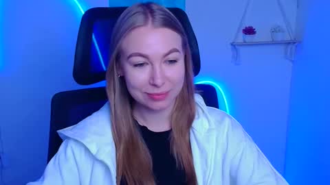 Snapshot of emilia_ilia chatting on December 3, 2025, 6:21 am Emilia online show from December 3, 2025, 6:21 am