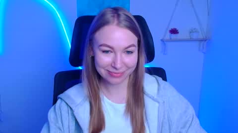 Emilia online show from December 4, 2025, 6:23 am