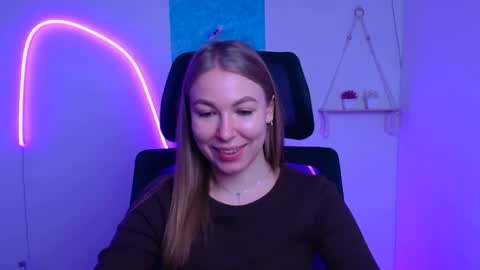 Emilia online show from December 20, 2025, 6:42 am