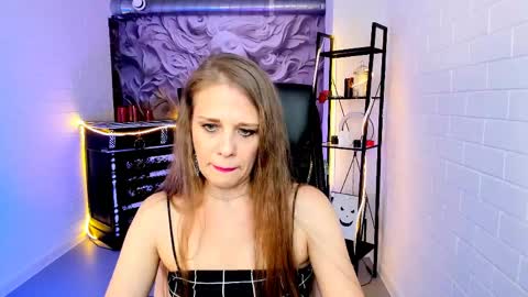 Snapshot of emiliabedy chatting on May 6, 2026, 9:14 am Emilia Bedy online show from May 6, 2026, 9:14 am