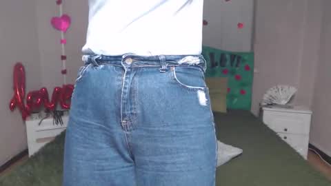 EmiliaGree online show from November 27, 2025, 6:43 pm