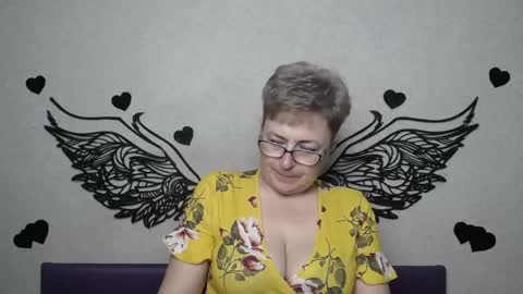 EmiliaGree online show from April 15, 2026, 5:42 pm