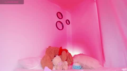 Emilie James online show from September 21, 2025, 3:02 pm