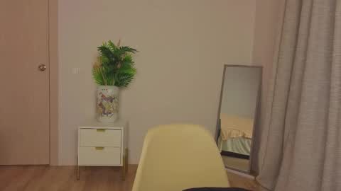 Emilia online show from November 30, 2025, 4:38 am