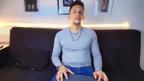 Snapshot of emiliocum_24 chatting on June 18, 2026, 3:18 am EMILIOCUM online show from June 18, 2026, 3:18 am