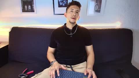 Snapshot of emiliocum_24 chatting on June 21, 2026, 8:06 am EMILIOCUM online show from June 21, 2026, 8:06 am