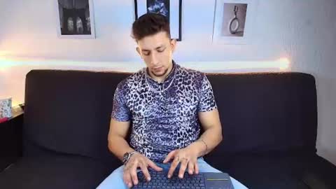Snapshot of emiliocum_24 chatting on July 1, 2026, 4:58 am EMILIOCUM online show from July 1, 2026, 4:58 am