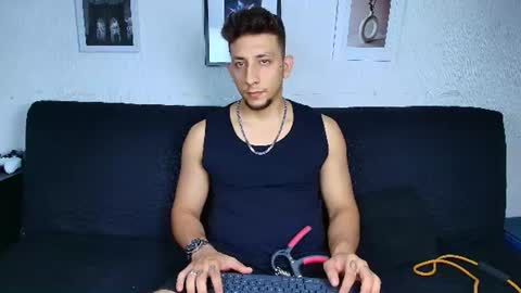 Snapshot of emiliocum_24 chatting on July 30, 2026, 4:44 am EMILIOCUM online show from July 30, 2026, 4:44 am