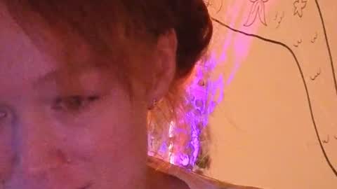 Emi  online show from February 22, 2026, 6:39 pm