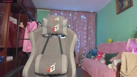 Emiliya online show from November 25, 2025, 2:11 am