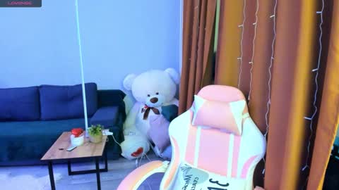 Emiliya online show from December 22, 2025, 1:57 am