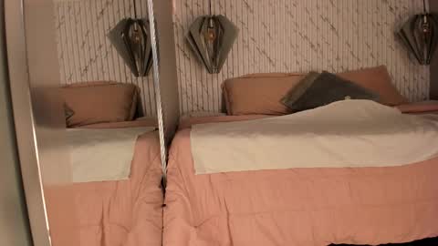 emilly_mell online show from September 24, 2025, 11:13 am