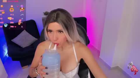 Snapshot of emilly_smith_1 chatting on July 23, 2026, 4:32 am Emily online show from July 23, 2026, 4:32 am