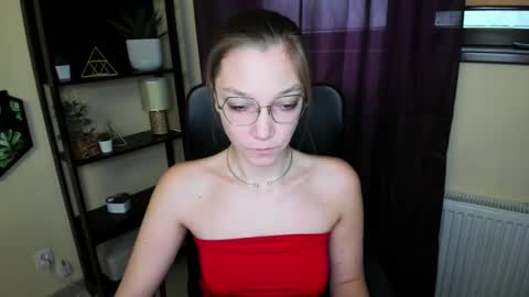 Snapshot of emilly_xkiss chatting on March 11, 2025, 6:21 am Emilly online show from March 11, 2025, 6:21 am