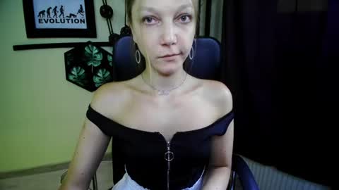 Snapshot of emilly_xkiss chatting on July 15, 2026, 12:21 pm Emilly online show from July 15, 2026, 12:21 pm