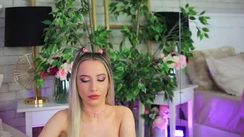 Snapshot of emillybronte chatting on June 4, 2026, 7:42 pm EMMA online show from June 4, 2026, 7:42 pm
