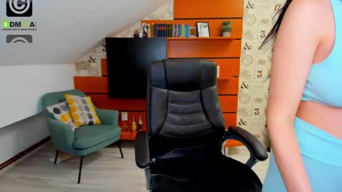 EmillyTaylor online show from February 4, 2025, 10:54 am