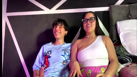 Snapshot of emily_andyy chatting on December 19, 2025, 9:22 pm emily_andyy online show from December 19, 2025, 9:22 pm