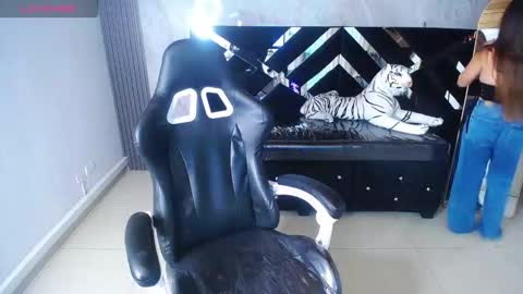 emily_cooper_t online show from September 16, 2025, 3:07 am