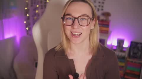 Em -  online show from December 8, 2024, 10:36 pm