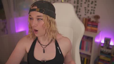 Em -  online show from December 16, 2024, 11:28 pm