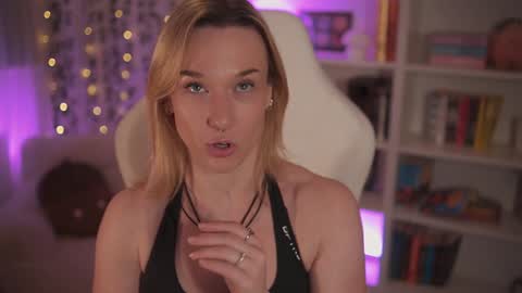 Em -  online show from December 26, 2024, 10:41 pm