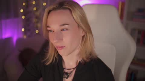 Em -  online show from January 16, 2025, 10:44 pm