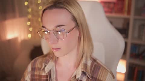 Em -  online show from January 31, 2025, 12:06 am