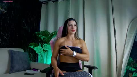 Snapshot of emily_foxx01 chatting on May 7, 2026, 10:48 pm Emily foxx01 online show from May 7, 2026, 10:48 pm
