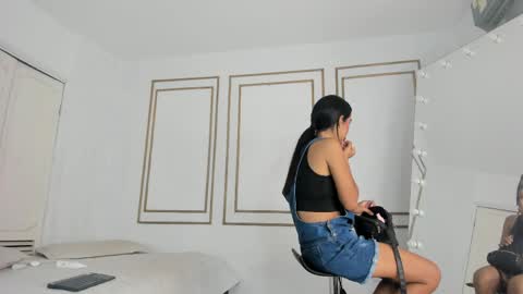 emily_gaviria1 online show from April 8, 2026, 12:16 pm
