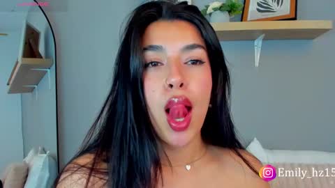 Snapshot of emily_haze chatting on February 19, 2025, 4:55 pm Emily online show from February 19, 2025, 4:55 pm