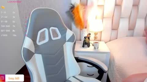 EMILY   Monday 5-2 am From Tuesday to Friday5-1 am Colombia time online show from January 26, 2025, 2:35 am