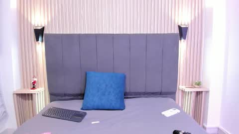 emily_jonhson online show from January 14, 2026, 8:47 pm