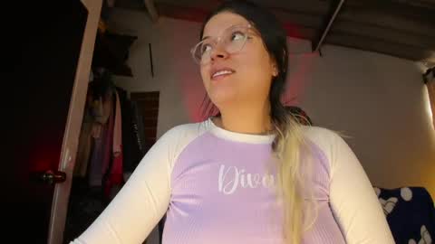 Snapshot of emily_katz chatting on May 6, 2026, 3:06 pm Julieta online show from May 6, 2026, 3:06 pm
