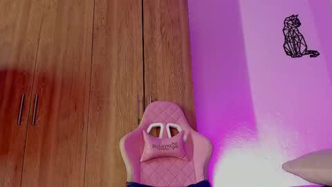 emily lady20  Independient modelIndependiente online show from February 24, 2025, 3:23 am