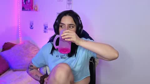 Emily Lindey online show from April 10, 2026, 4:17 am